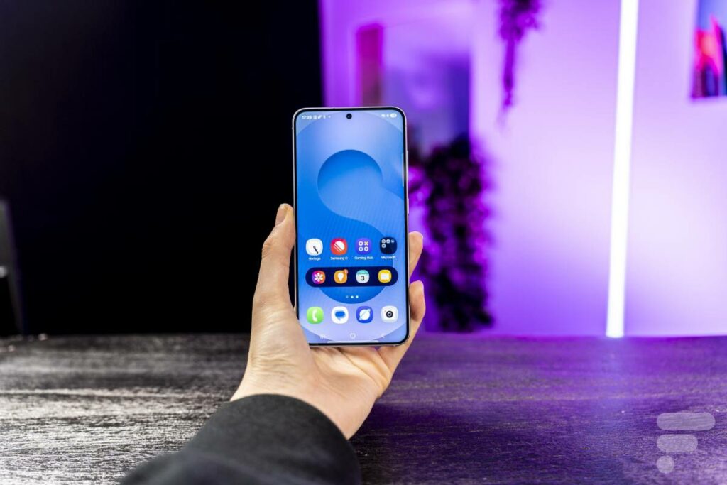 Le smartphone compact pour une vie mobile et minimaliste